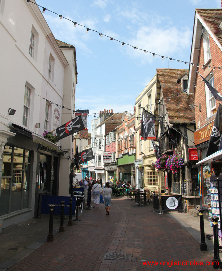 Sehenswürdigkeiten und Reisetipps Hastings, England: historische High Street von Hastings 