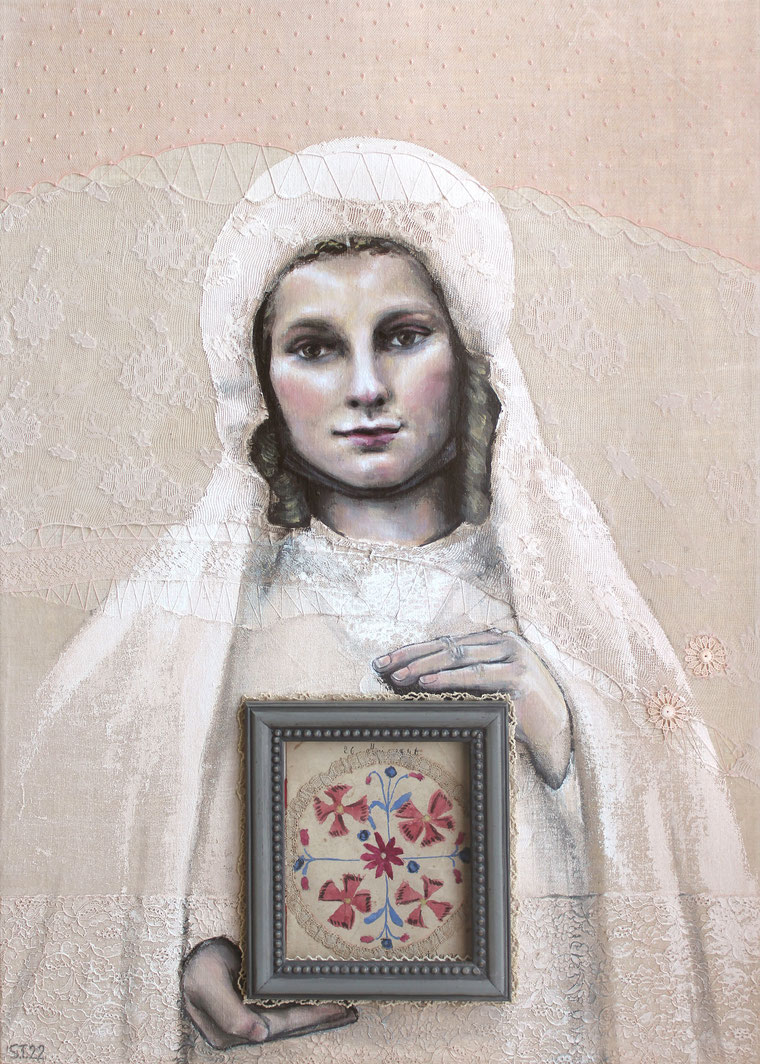 portrait de petite fille pendant sa communion, carte de fete des mères, 1946, dentelle rose poudré, lin, torchon, trousseau, art textile, art de la fibre, mortalité infantile, artiste femme contemporaine