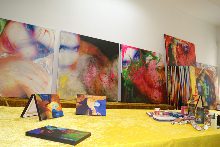"Atelier In Un Giorno Nuvoloso Illuminato Da Colori E Passioni"