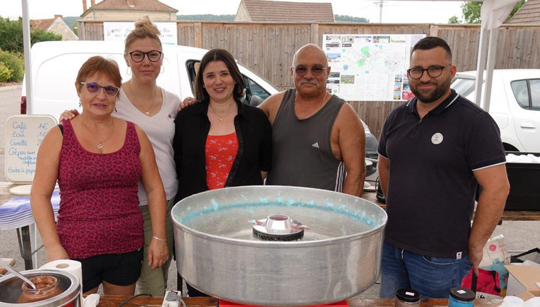 Les bénévoles du Comité des fêtes de Condé-en-Brie avec leur présidente Nadège Rodrigues (3ème en partant de la gauche).