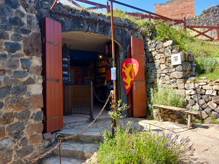 Accueil et boutique du château de Calmont d'Olt, Espalion, Aveyron