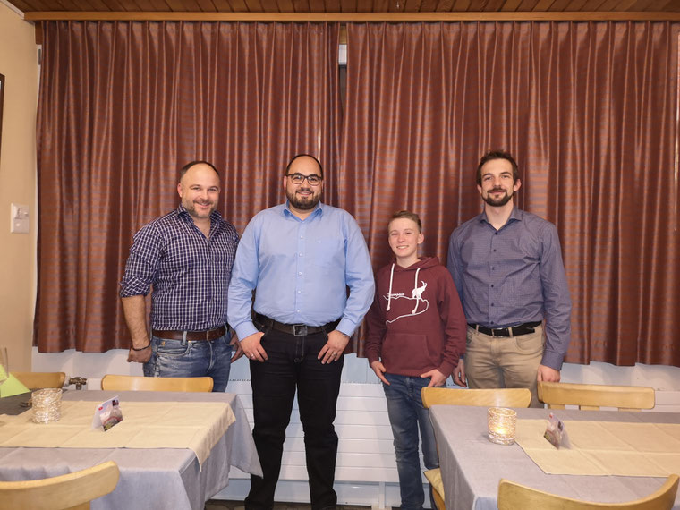 v.l.n.r.   Patric Schönenberger (Präsident), David Portela (Fähnrich), Aron Bösch (Bariton), Andreas Schönenberger (Cornet)
