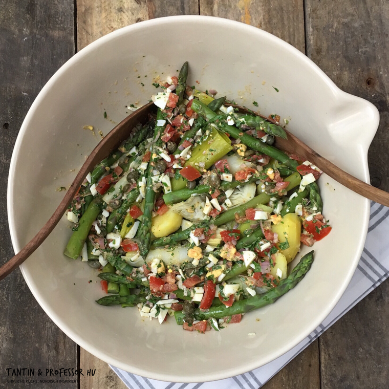 Spargel-Artischocken-Salat mit Kapern-Ei-Dressing