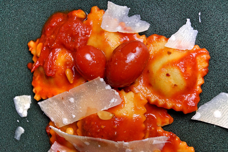 Ravioli mit Spinat-Ricotta-Füllung - zimtkringel - about food