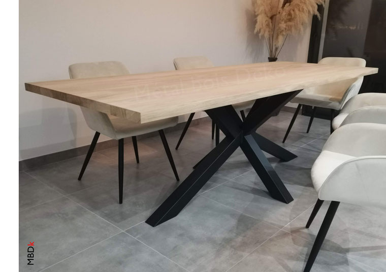 L'Atelier Métal Bois Deko réalise sur mesure un vaste choix de modèles de tables à manger dans un large pannel de styles et de matières