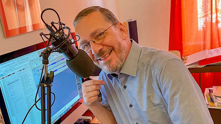 Pfarrer Arne Tesdorff bei Aufnahmen für Radioandachten, Foto: privat