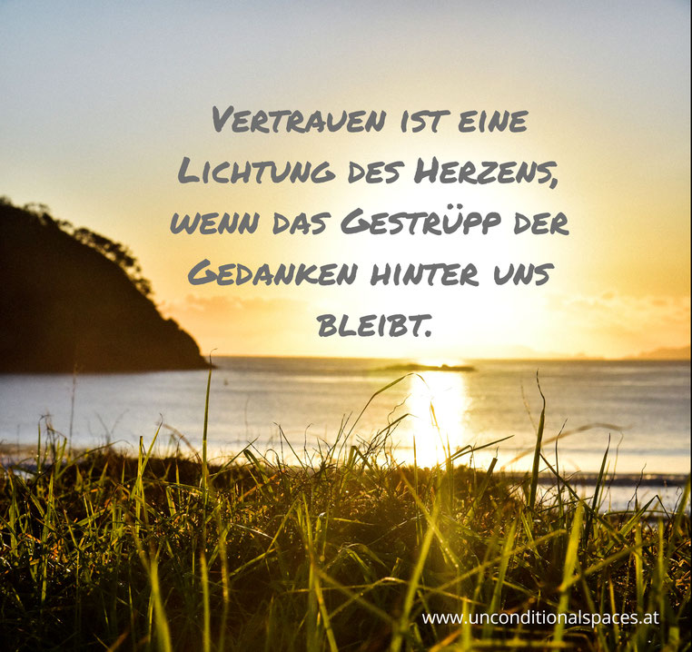 Sonnenuntergang am Meer, der Vertrauen, Urvertrauen und Stabilität symbolisiert
