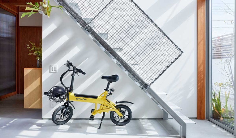 glafit NFR-01 Lite ハニーイエロー 室内保管イメージ 特定小型原動機付自転車