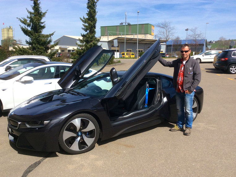 TESLA Model S vs. BMW i8 Mr A.Hammel founder carlights.ch