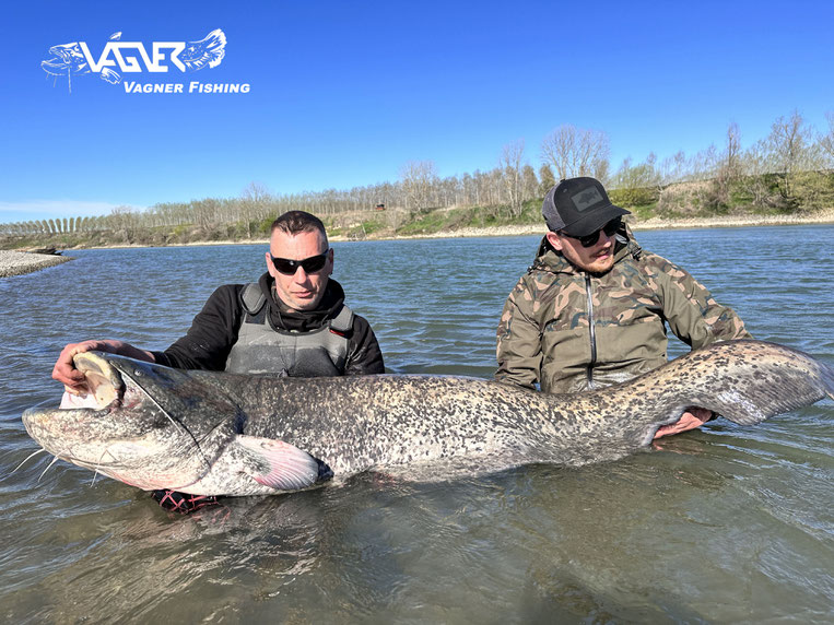 Vagner Fishing - Unterhalb der Staumauer sind die Chancen auf kapitale Fische immer groß. Die Bereiche unterhalb der Wehre ist sehr Nahrungsreich und viele Futterfische tummeln sich dort. Zudem ist es dort relativ flach.