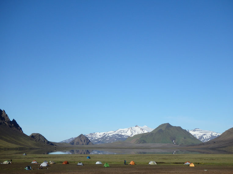 Álftavatn campsite and lake