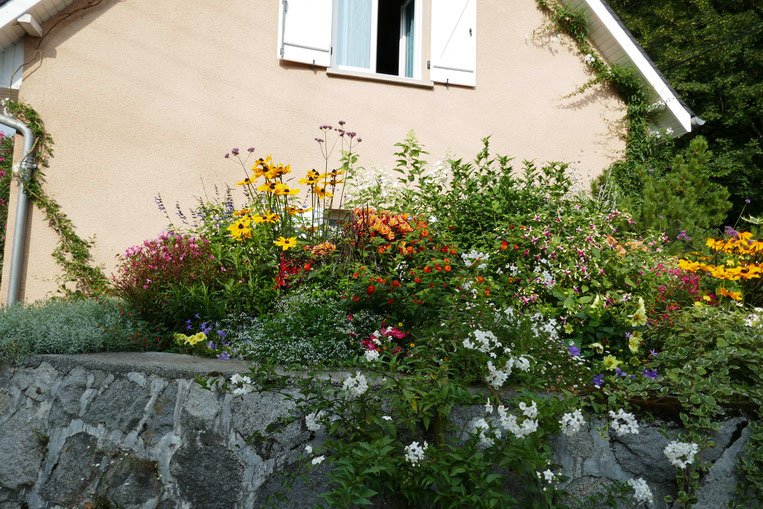 une maison bien fleurie (Serre en Lavedan)