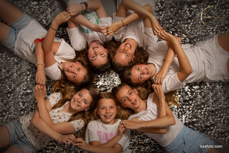 Glamour kinderfeest fotoshoot in Oosterhout en omgeving Breda – meisjes genieten van een make-up party en fotosessie.