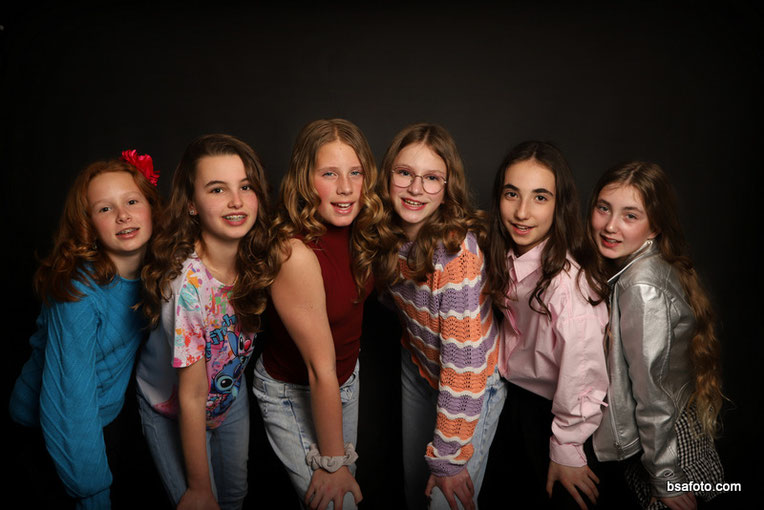 Glamour kinderfeest fotoshoot in Oosterhout en omgeving Breda – meisjes genieten van een make-up party en fotosessie.