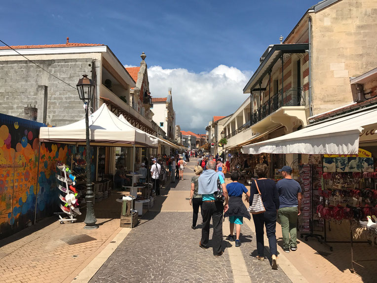 Soulac-sur-Mer shopping street