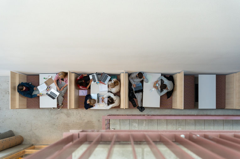 Exterieur, drone-opname en in Amsterdam. Ontworpen door Art Hoksbergen Architecten. Gebouwd door Hegeman Bouw & Infra