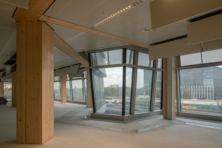 Exterieur, foto's van de bouw (under construction) van het kantoorpand aan de Zuidas in Amsterdam. Ontworpen door SO-IL Architects Solidobjectives. In opdracht van Rollecate
