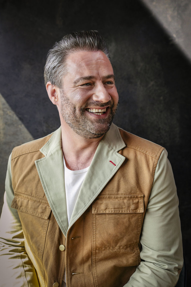 Foto Porträt von Sänger Sasha | © Fotografin Anne Hufnagl Berlin