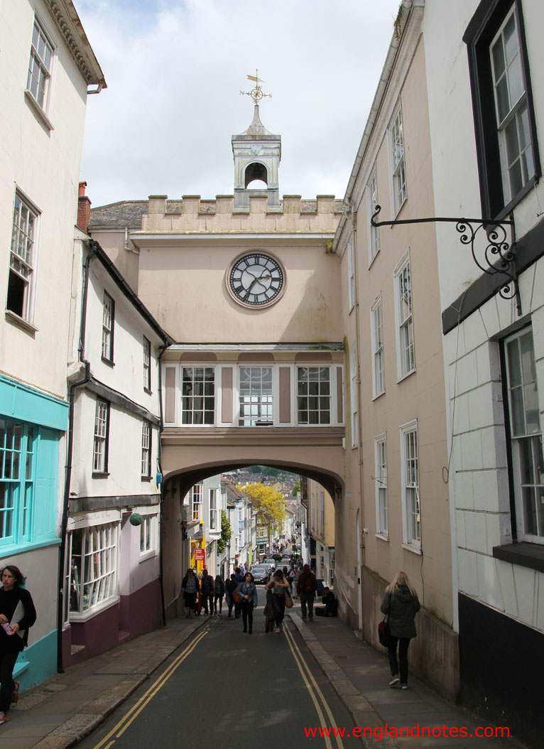 Sehenswürdigkeiten Totnes, England: East Gate Arch in der High Street von Totnes