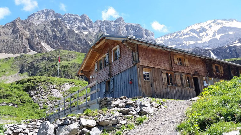 De Geltenhütte op 2002 m