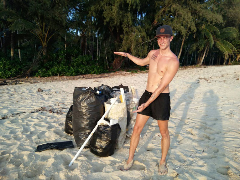 Das sind die etwa 4 oder 5 Tüten von mehr als 7, die wir auf den paar hundert Metern Strand gesammelt haben