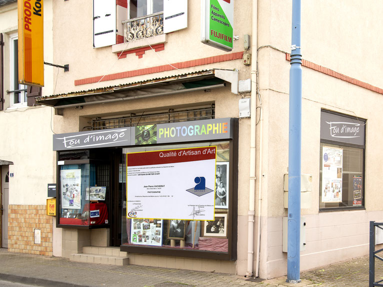 photo de la façade du magasin fou-d'image à Bellerive sur Allier 03, fujifilm, kodak, enseigne, portrait, mariage,identité, mondial relay,pignon sur rue