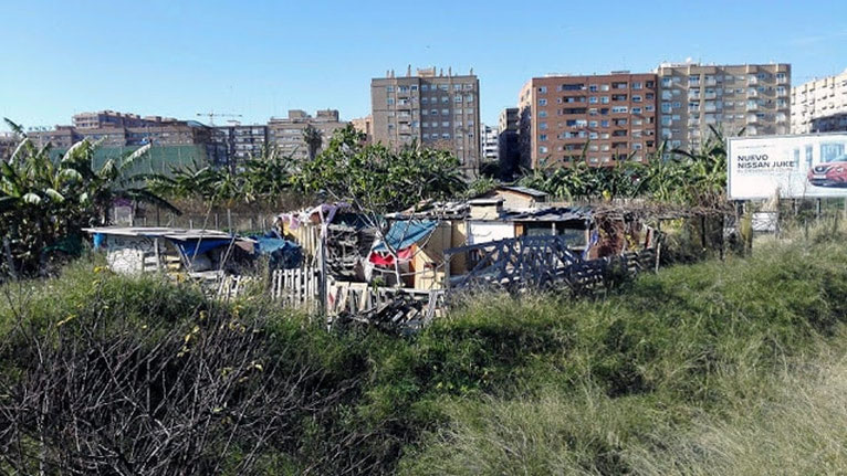 En resumen, la tendencia en 2026 es la recuperación de estos espacios históricos por parte de las promotoras para su posterior cesión a asociaciones vecinales o culturales, desplazando el modelo de okupación por el de gestión comunitaria reglada.