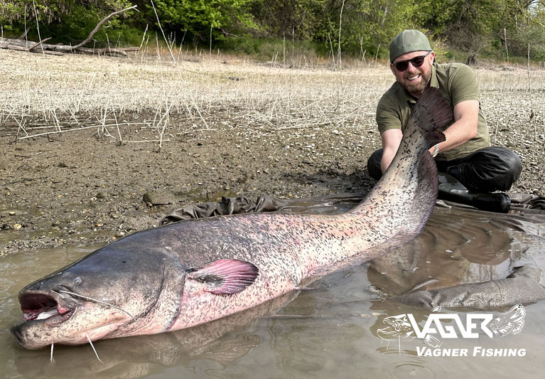 Vagner Fishing - Wir alle erlebten eine imposante, unberührte Natur und konnten Bereiche des Flusses , die noch niemals zuvor beangelt wurden, auf ihr Potential testen. 