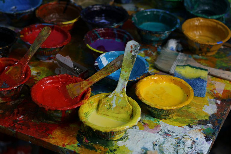 Freies Malen mit vielen Farben und Gefühl - Foto: zgc1993 / unsplash