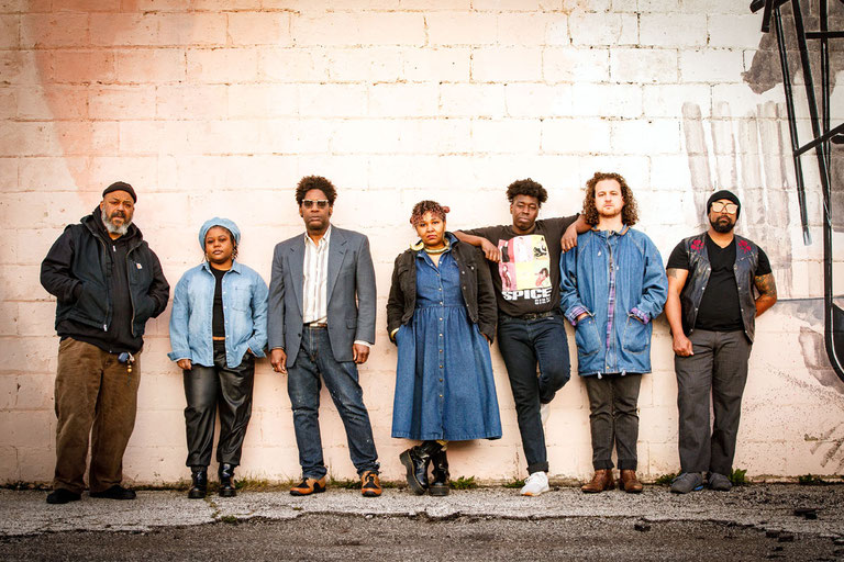 Mourning [A] BLKstar kommen zwar aus Cleveland/Ohio, haben sich aber der sehr groovigen Trauermusik des New Orleans Jazz Funeral verschrieben. Am 23. Juli legt die Band im Konstanzer "Kulturladen" einen Tourstopp ein. Foto: Emmanuel Wallace