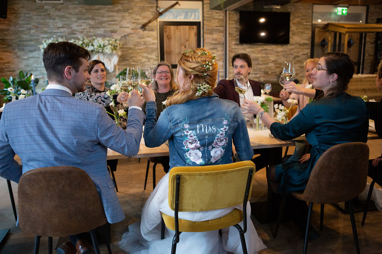 bruid koukleum jasje of sjaal, bolero stola hippe boho bruid trouwjurk wat draag je erop, checklist trouwen en bruidsstyling denk aan jezelf