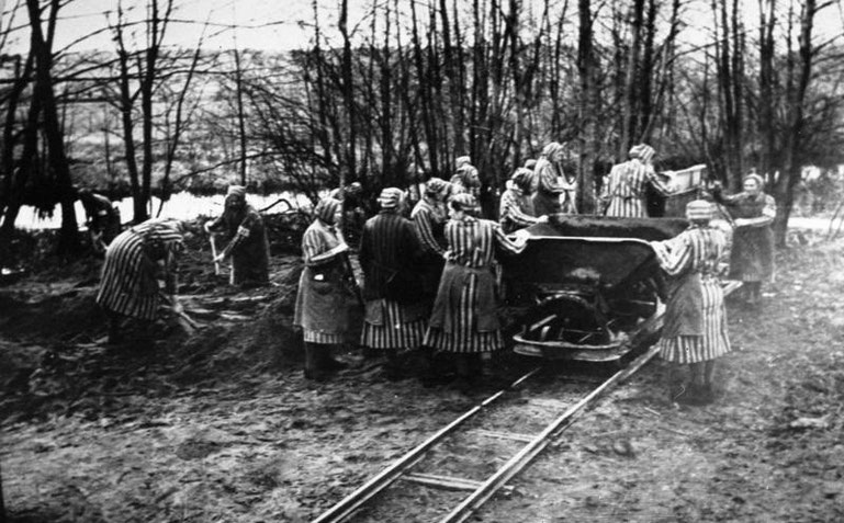 Femmes au camp de Ravensbrück en 1939