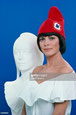Mireille Mathieu portant un bonnet phrygien