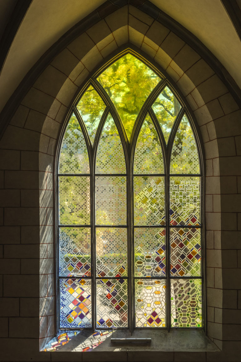 Ulrichsfenster im Augsburger Dom, Entwurf: Celia Mendoza, glastechnische Ausführung: Derix Glasstudios, Taunusstein, Foto: Christian Frank©2025