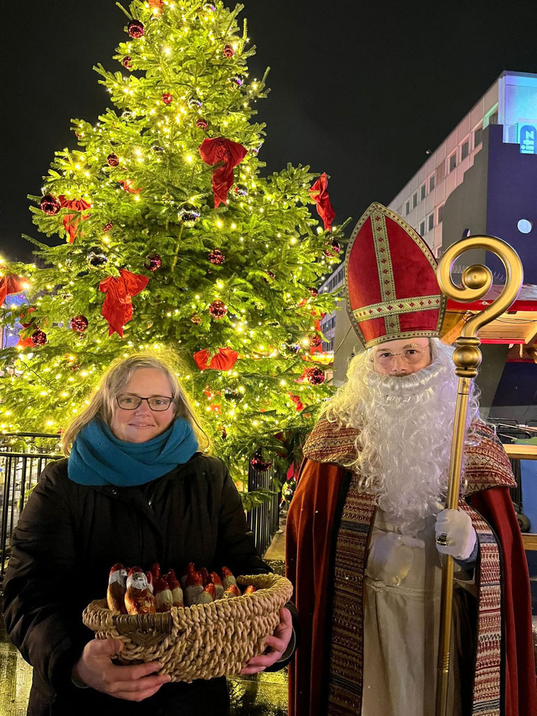Der hl. Nikolaus mt seiner Helferin