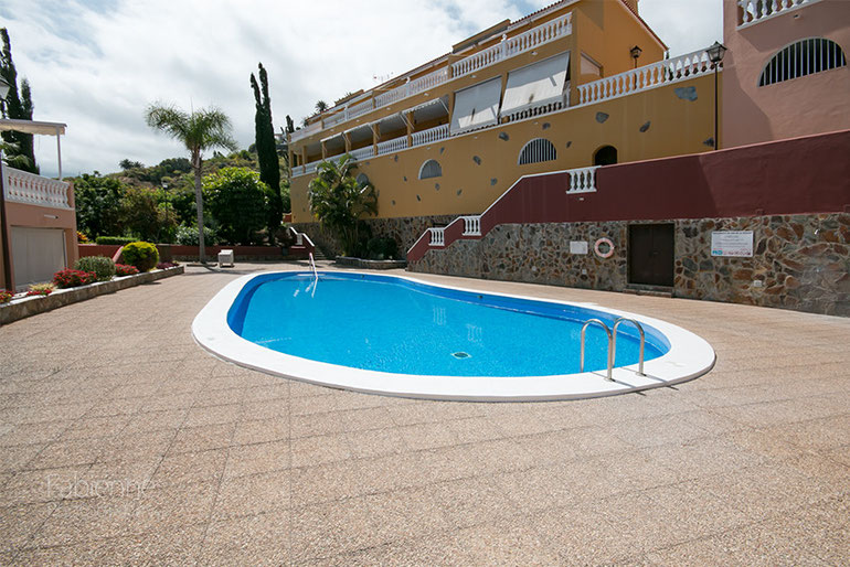 Gemeinschaftspool mit Jacuzzi