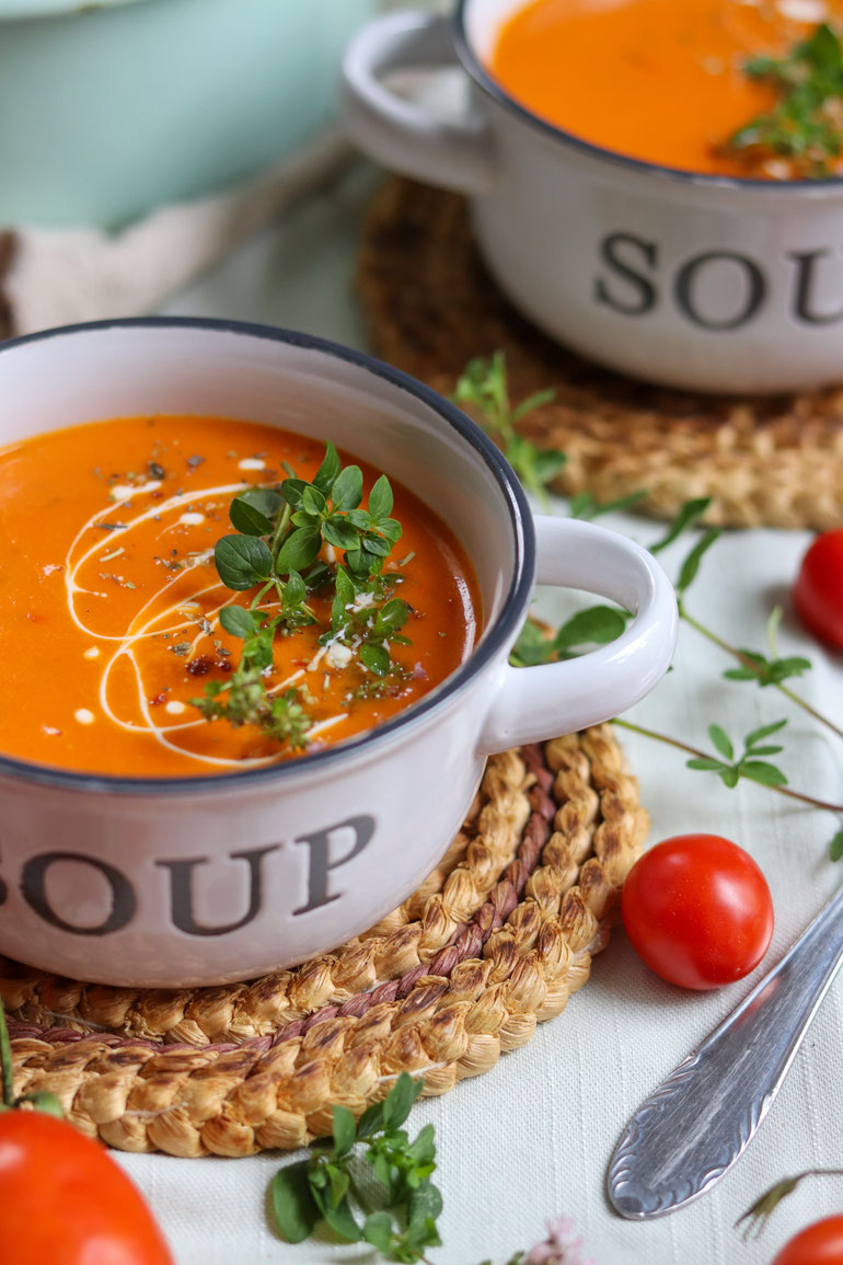 Tomatensuppe mit Kokosmilch - food-stories/ein vegetarischer Foodblog