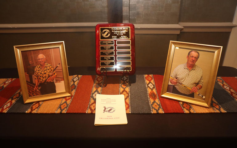 故ビル・ストラウドと故ビル・シックの肖像