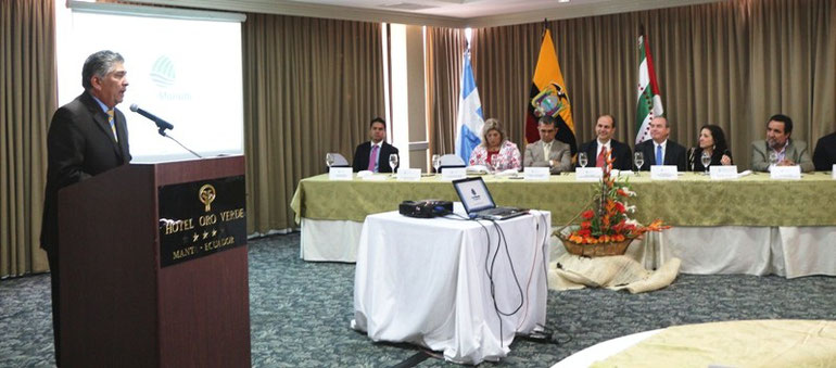 Representantes del gobierno de EE.UU., en un homenaje del gobierno provincial de Manabí al embajador norteamericano en Ecuador. Manta.
