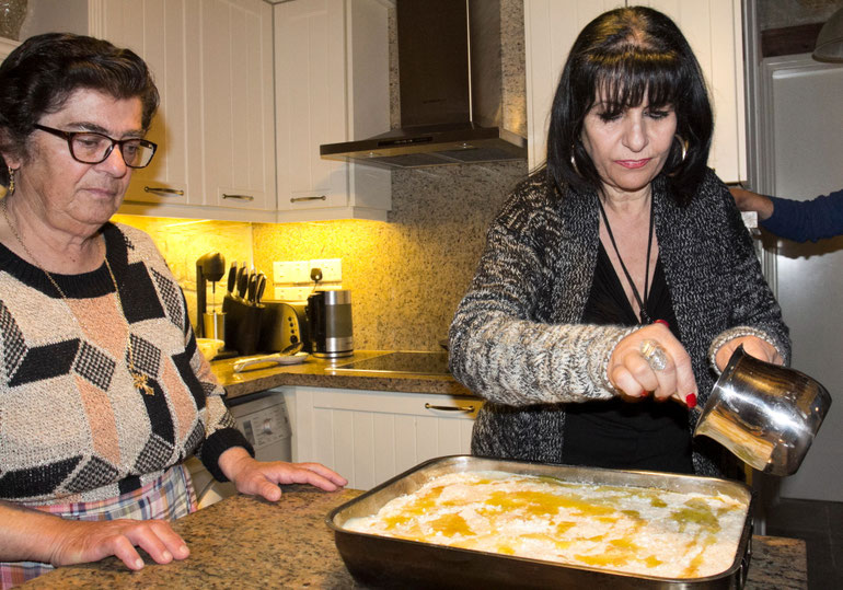 Zoula ir Marula virtuvėje Arsoramos viešbutyje Kipre Arsos kaime
