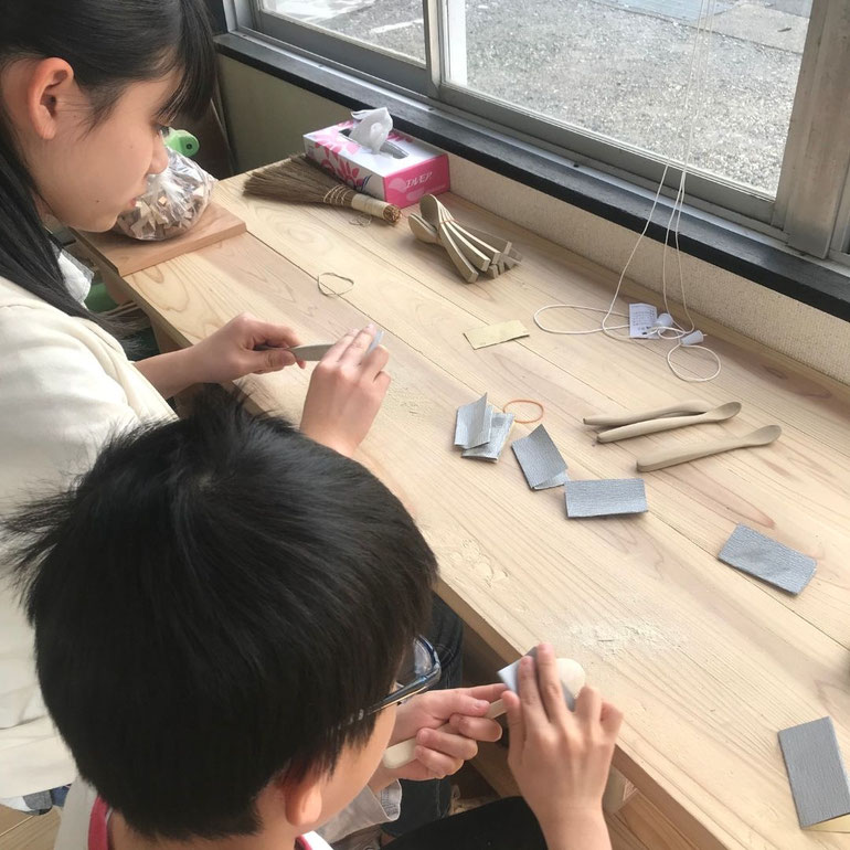 木のスプーン作り体験-木工スプーン榧-スプーンかや-木工体験-木の皿-木のフォーク-オンラインショップ-販売-木の箸-木のイヤリング-木のピアス-人気-オススメ-おしゃれ-安い-無料-癒し-ばえる-ギフト-贈り物-誕生日-プレゼント-自分だけの-オリジナル-お家時間-木のぬくもり-あたたかい-売れ筋-簡単-オーダー-作り方-岐阜-関