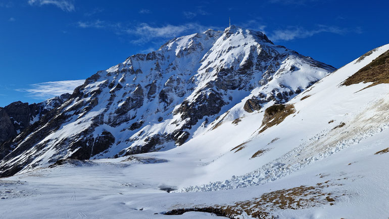 Coulée de neige sur le lac d'Arizes