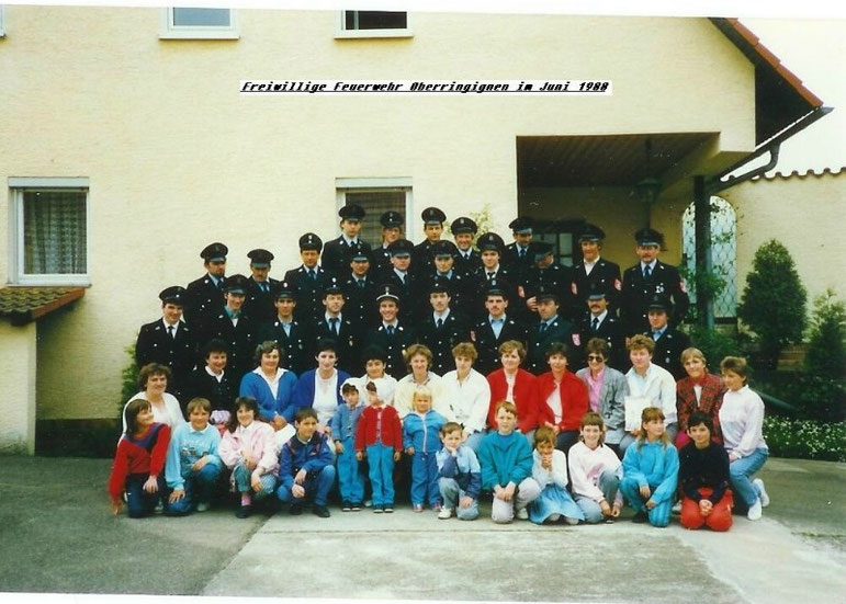 Maibaumhelfer - Freiwillige Feuerwehr im Juni 1988