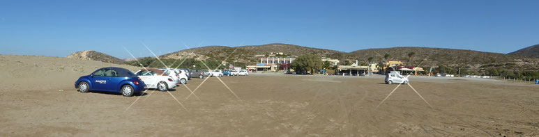 Bild: Der riesige Sandparkplatz auf Prasonisi im Süden der Insel Rhodos