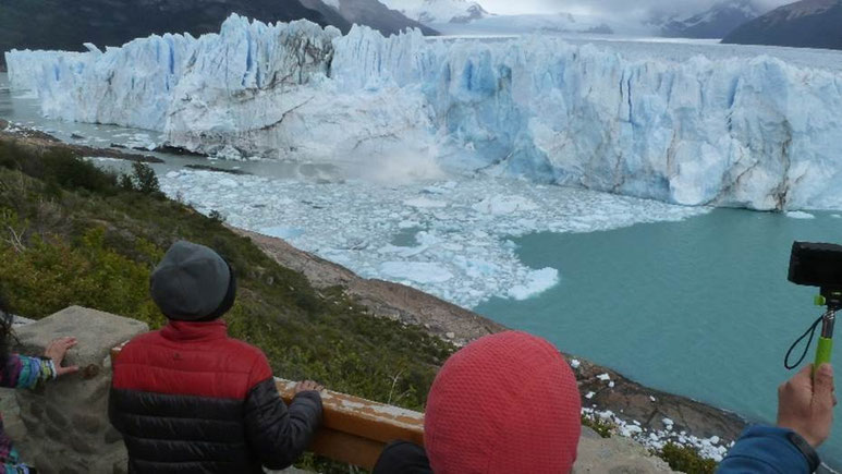 Bild: Der Petito-Moreno-Gletscher kalbt