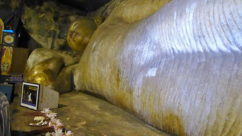 Bild: Liegender Buddha in Dambulla