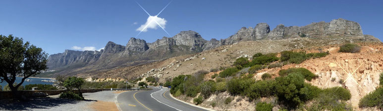 Bild: Die Zwölf Apostel von Hout Bay in Richtung Kapstad
