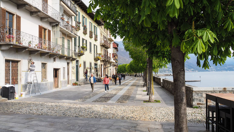 Bild: Blick  auf die Promenade von Cannobio