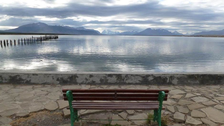 Bild: Blick in Puerto Natales aufs Meer