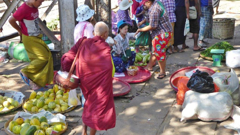 Bild: Straßenverkauf in Myanmar